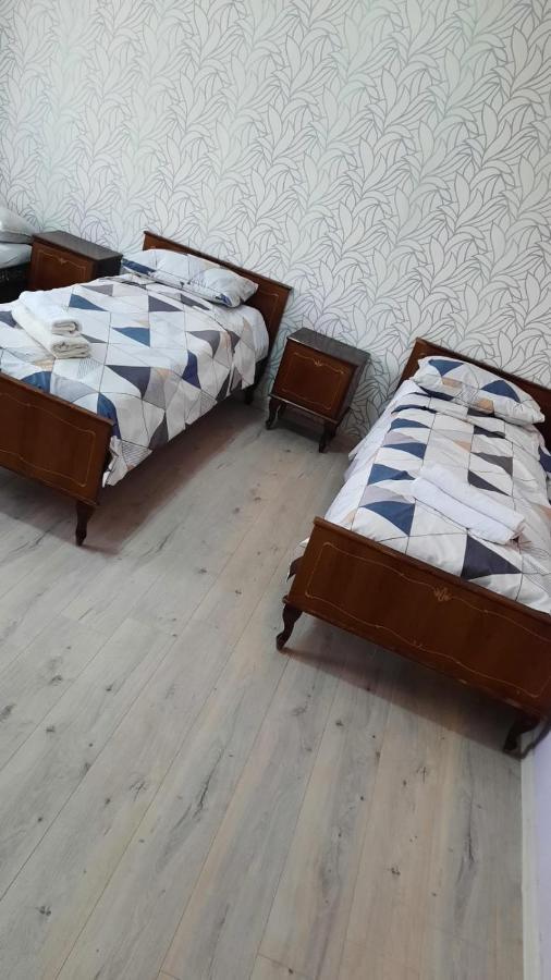 Old Arch Hotel Gjoumri Szoba fotó